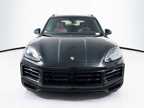 Certified 2025 Porsche Cayenne image 6