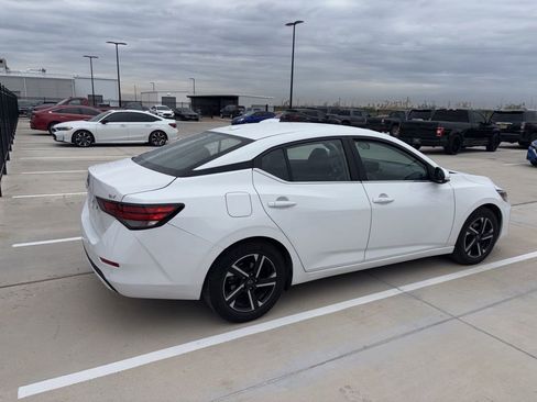 Used 2024 Nissan Sentra SV FWD image 7