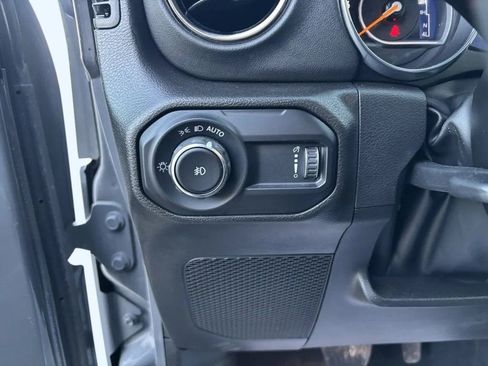 Used 2023 Jeep Wrangler Unlimited Sahara AWD/4WD image 10