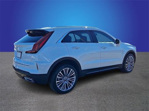Used 2024 Cadillac XT4 Premium Luxury image 5