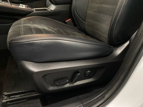 Used 2024 Mitsubishi Outlander SE image 17