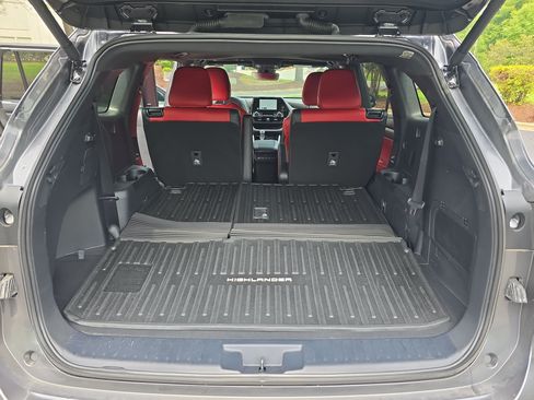 Used 2024 Toyota Highlander XSE FWD image 14