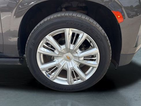 Used 2021 Chevrolet Suburban High Country w/ Premium Package AWD/4WD image 9