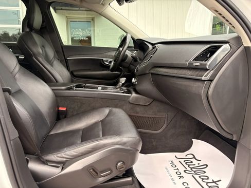 Used 2020 Volvo XC90 T5 Momentum w/ Protection Package Premier AWD/4WD image 14