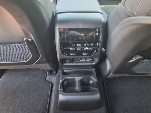 New 2025 Jeep Grand Cherokee L Altitude image 17