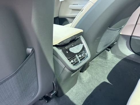 New 2025 Volvo EX90 Plus image 19