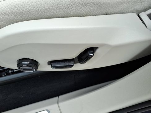 Certified 2025 Volvo XC90 B6 Plus w/ Protection Package Premier AWD/4WD image 18