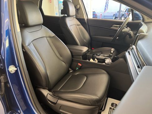 Used 2024 Kia Sportage EX image 42