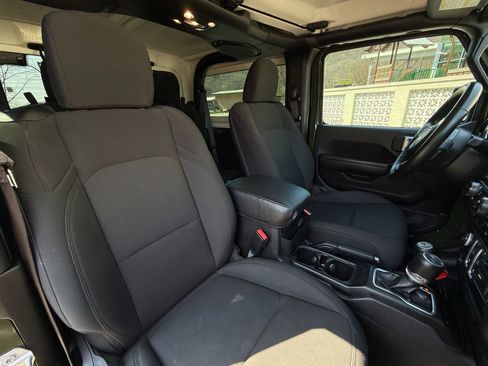 Used 2021 Jeep Wrangler Sport image 19