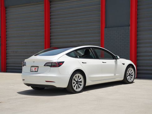 Used 2022 Tesla Model 3 RWD image 7
