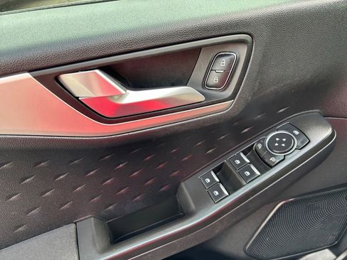 Used 2020 Ford Escape SE image 16