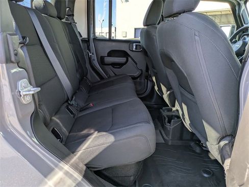 Used 2022 Jeep Gladiator Willys image 21