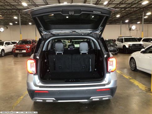 Used 2022 Ford Explorer XLT w/ Equipment Group 202A RWD image 12