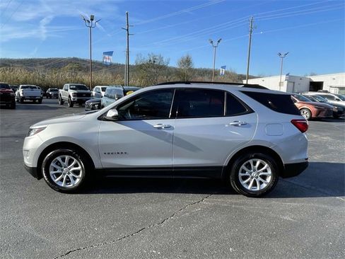 Certified 2018 Chevrolet Equinox LT w/ Sun & Infotainment Package image 2