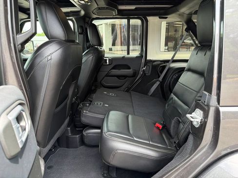 Used 2019 Jeep Wrangler Unlimited Sahara AWD/4WD image 29