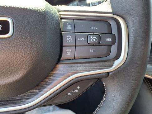 Used 2024 Jeep Wagoneer Series II w/ Flexible Seating Group image 17