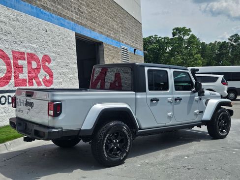 Used 2023 Jeep Gladiator Sport AWD/4WD image 7