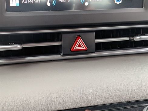 Used 2025 Hyundai Elantra Sport image 22