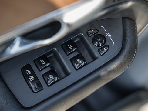 Certified 2023 Volvo XC90 B6 Plus image 36