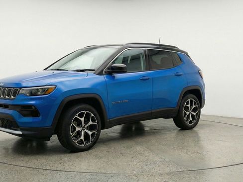 Used 2025 Jeep Compass Limited image 3