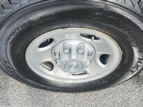 Used 2018 Chevrolet Express 2500 w/ Driver Convenience Package image 8