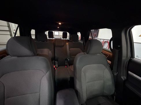 Used 2017 Ford Explorer XLT w/ XLT Technology Feature Bundle AWD/4WD image 23