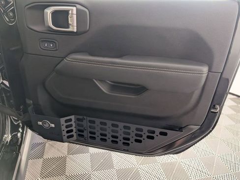 Used 2022 Jeep Gladiator Rubicon w/ Cold Weather Group image 32