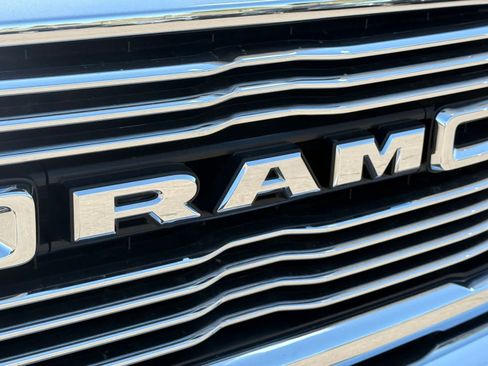 Used 2022 RAM 2500 Laramie AWD/4WD image 32