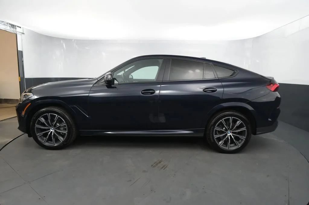 Used 2023 BMW X6 xDrive40i w/ M Sport Package AWD/4WD image 2
