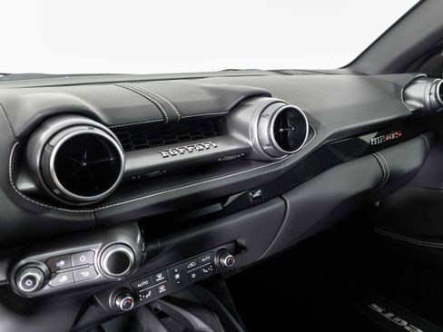 Used 2021 Ferrari 812 GTS image 32