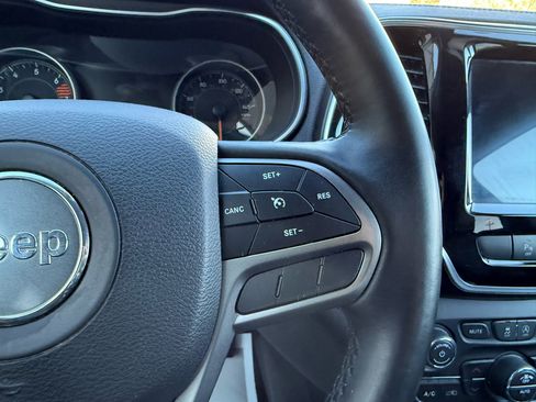 Used 2019 Jeep Cherokee Limited image 17