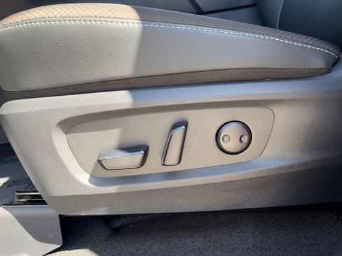 Used 2025 Nissan Pathfinder SL FWD image 21