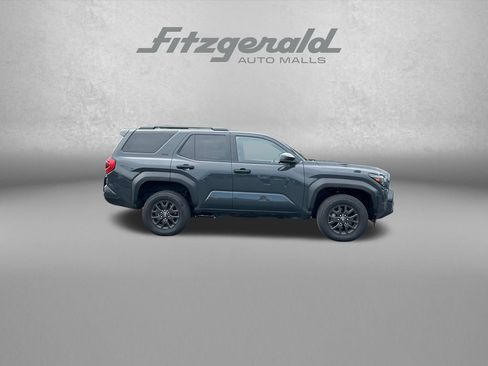 Used 2025 Toyota 4Runner SR5 AWD/4WD image 9