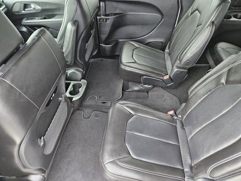 Used 2025 Chrysler Pacifica Select image 30