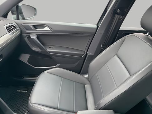 Used 2021 Volkswagen Tiguan SE R-Line image 22