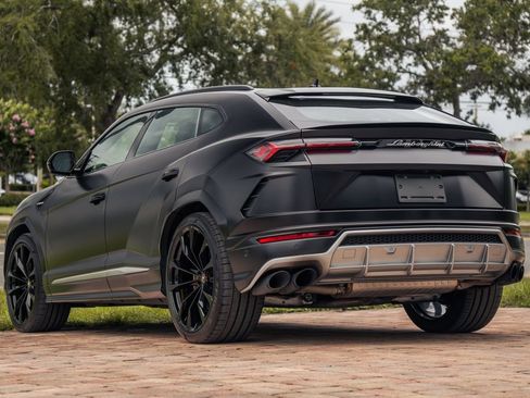 Used 2022 Lamborghini Urus AWD/4WD image 3