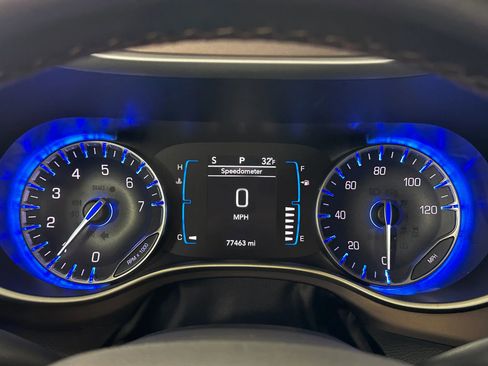 Used 2017 Chrysler Pacifica Touring-L image 45