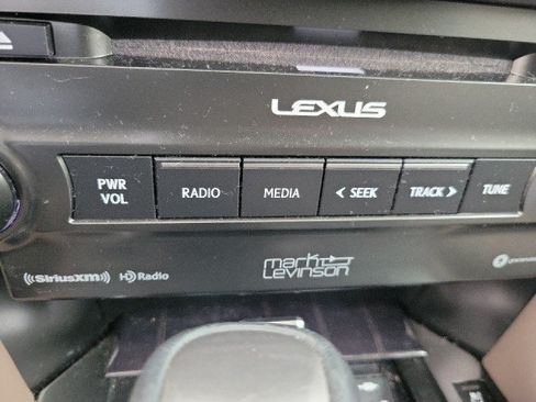 Used 2022 Lexus GX 460 Premium w/ Accessory Package AWD/4WD image 11