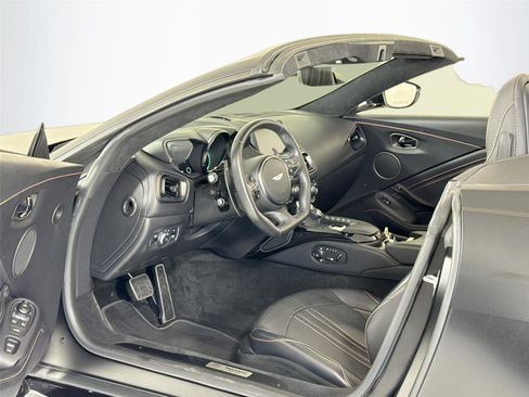 Used 2022 Aston Martin V8 Vantage Roadster image 11
