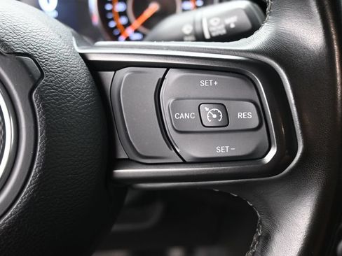 Used 2022 Jeep Gladiator Sport AWD/4WD image 2
