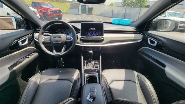 Used 2025 Jeep Compass Limited AWD/4WD image 13