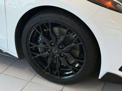 Used 2024 Chevrolet Corvette Stingray Premium Conv w/ Z51 Performance Package RWD image 8