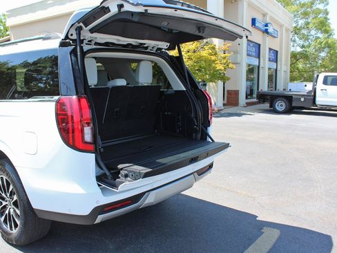Used 2025 Ford Expedition Platinum AWD/4WD image 17