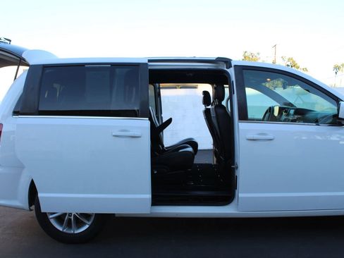 Used 2019 Dodge Grand Caravan SXT image 10