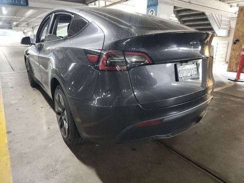 Used 2025 Tesla Model Y Long Range RWD image 3