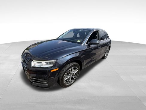 Used 2020 Audi Q5 e Premium Plus w/ Premium Plus Package AWD/4WD image 3