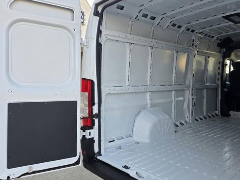 Used 2025 RAM ProMaster 3500 w/ Convenience Group image 15