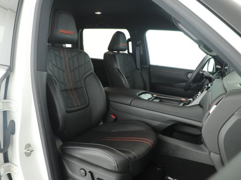 Used 2025 Nissan Armada PRO-4X image 5