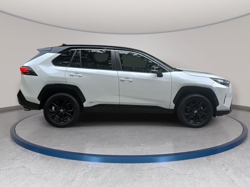 Used 2022 Toyota RAV4 XSE AWD/4WD image 4