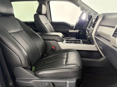 Certified 2021 Ford F250 Lariat image 32